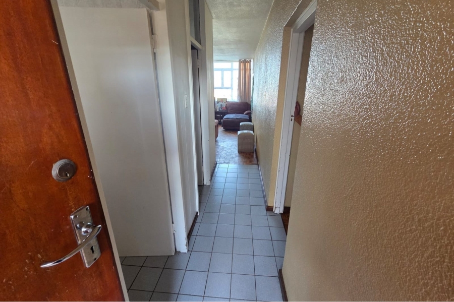 1 Bedroom Property for Sale in Loevenstein Western Cape